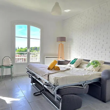 Goodlife - à 5 Min à Pieds De La Avec Balcon&parking - By Auraconciergerie