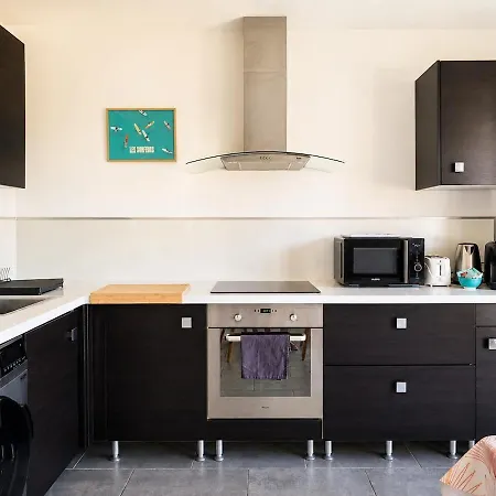Apartment Goodlife - A 5 Min A Pieds De La Avec Balcon & Parking - By Auraconciergerie